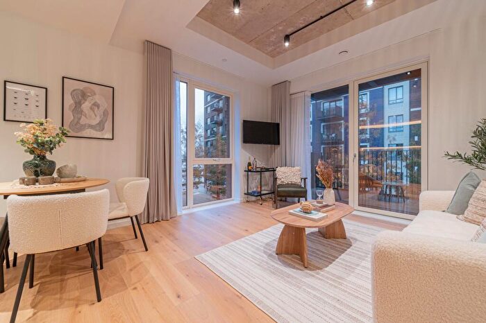 2 Bedroom Property For Sale In Orchard Place, Prinsep House, E14