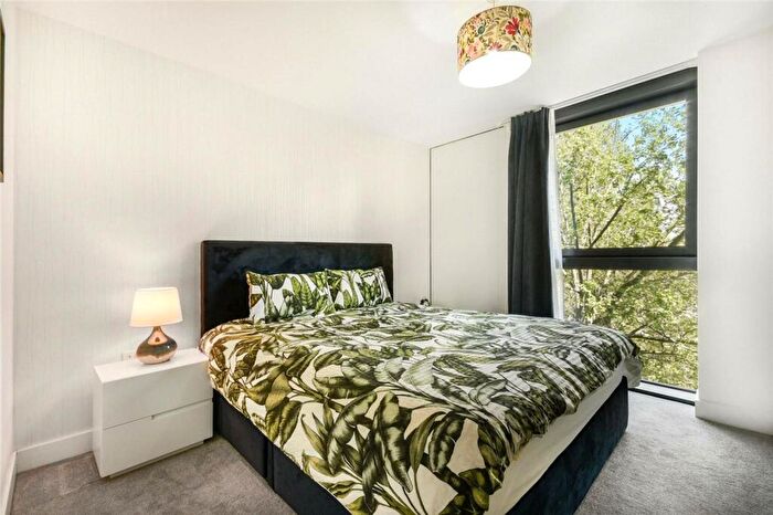 1 Bedroom Flat To Rent In Churchyard Row, Elephant And Castle, London, SE11