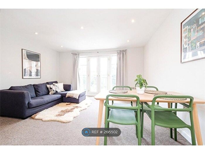 2 Bedroom Flat To Rent In Queensberry Place, London, E12