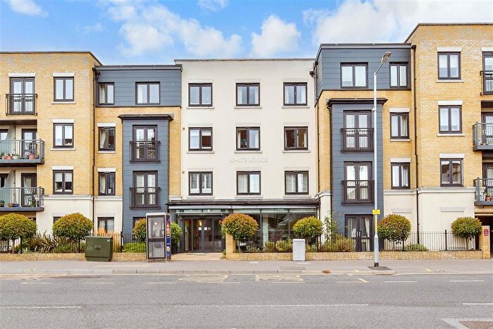 2 Bedroom Flat For Sale In King Street, Maidstone, Kent, ME14