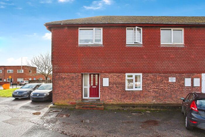 2 Bedroom Flat For Sale In Station Approach, Staplehurst, Tonbridge, TN12