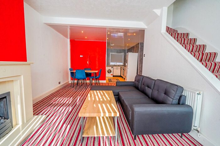 3 Bedroom Semi-Detached House To Rent In Ardleigh Road, Liverpool, L13