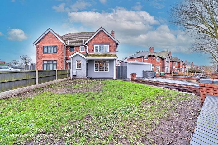 3 Bedroom Semi-Detached House For Sale In Chantry Avenue, Walsall, WS3