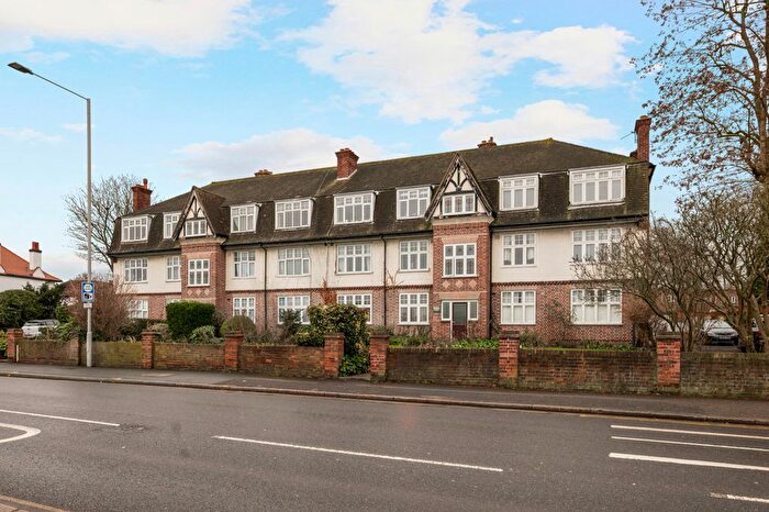 2 Bedroom Flat For Sale In Portsmouth Road, Surbiton, KT6