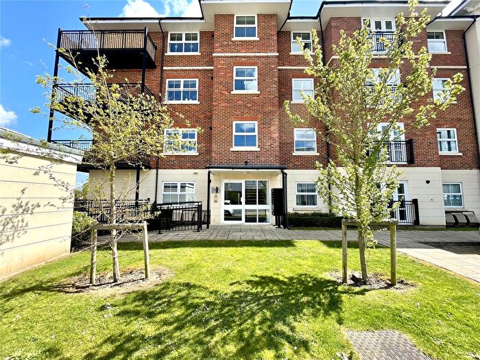 2 Bedroom Flat For Sale In Sopwith Drive, Farnborough, Hampshire, GU14