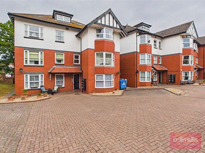 2 Bedroom Flat For Sale In Royal Avenue, Scarborough, YO11