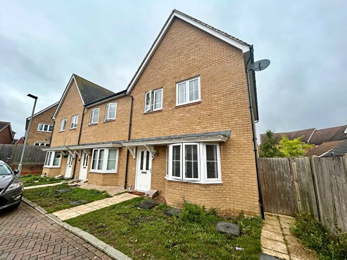 3 Bedroom End Of Terrace House To Rent In Flora Way, Rochester, Kent, ME3