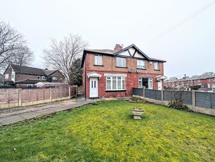 3 Bedroom Semi Detached House For Sale In Hawthorn Road, Kearsley, Bolton, BL4