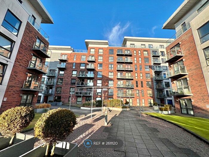 2 Bedroom Flat To Rent In Cedar Court, Prestwich, Manchester, M25