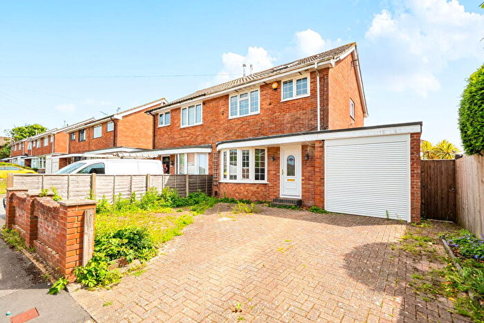 4 Bedroom Semi-Detached House For Sale In Bridefield Crescent, Waterlooville, PO8