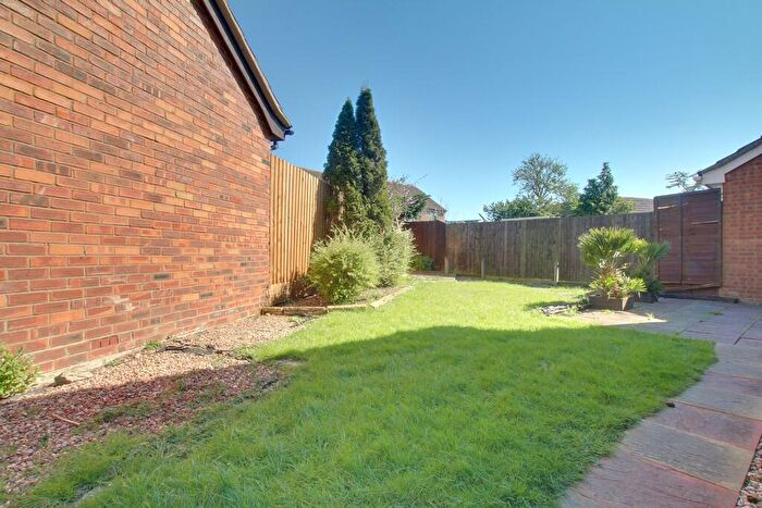 3 Bedroom Detached House For Sale In Kingfisher Close, Chatteris, PE16