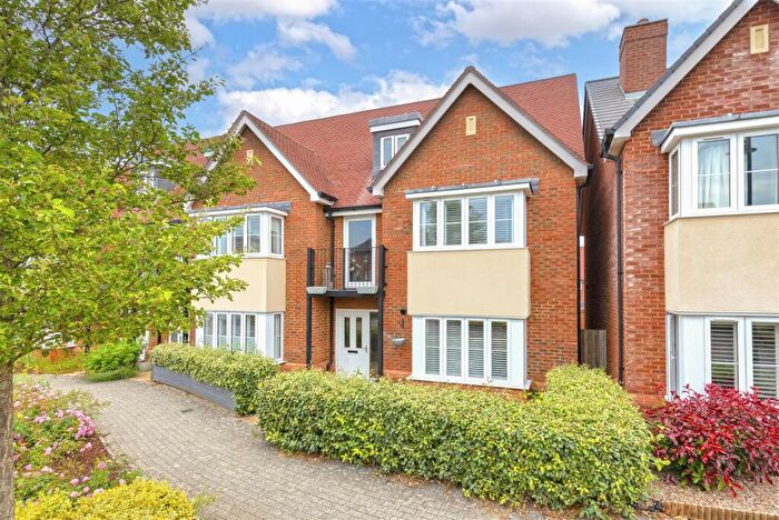 4 Bedroom End Of Terrace House For Sale In Beacon Avenue, Kings Hill, ME19