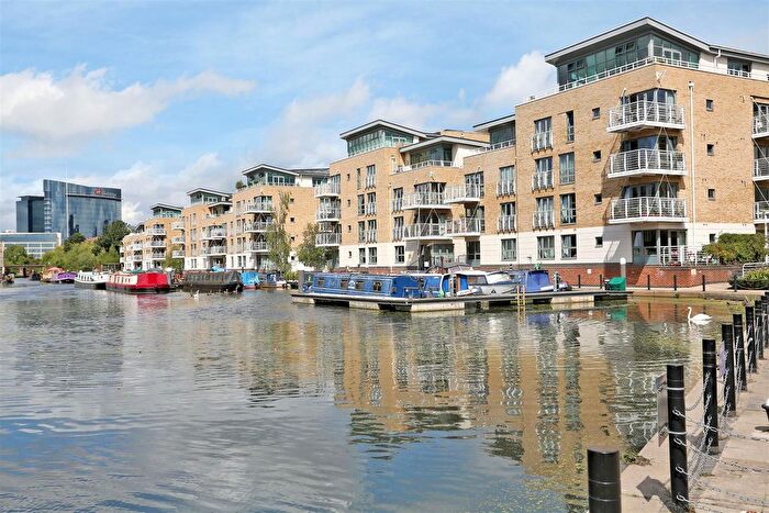2 Bedroom Flat To Rent In The Island, Brentford, TW8