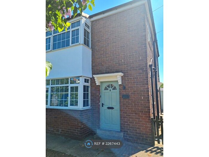 3 Bedroom Semi-Detached House To Rent In Lowther Road, Garforth, Leeds, LS25