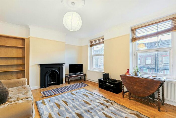 2 Bedroom Flat To Rent In Verulam Avenue, Walthamstow, London, E17