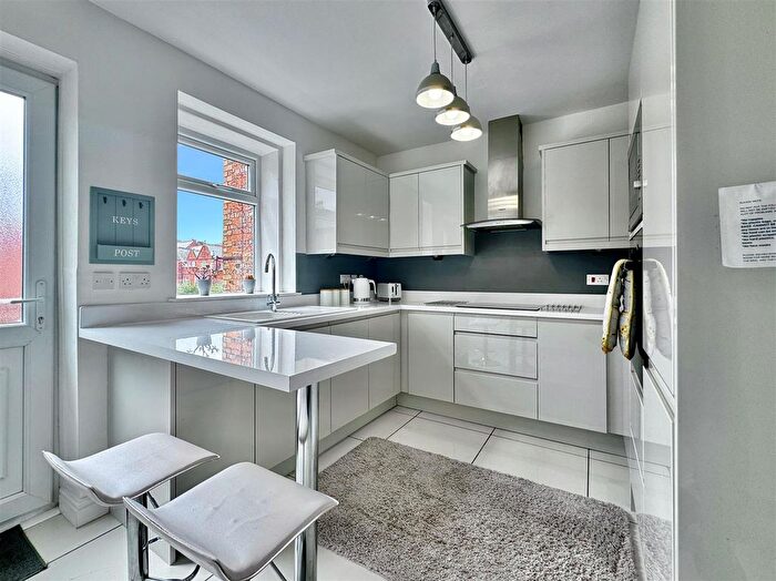 3 Bedroom Flat To Rent In Avenue Victoria, Scarborough, YO11