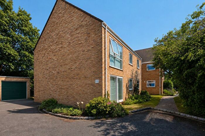 3 Bedroom Flat For Sale In A Boundary Close, Woodstock, OX20