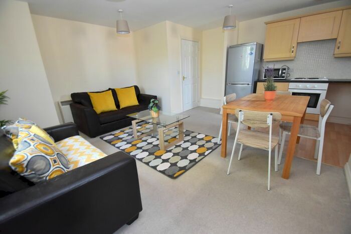 2 Bedroom Flat To Rent In Parklands, Caerphilly Road, Llanishen, Cardiff, CF14