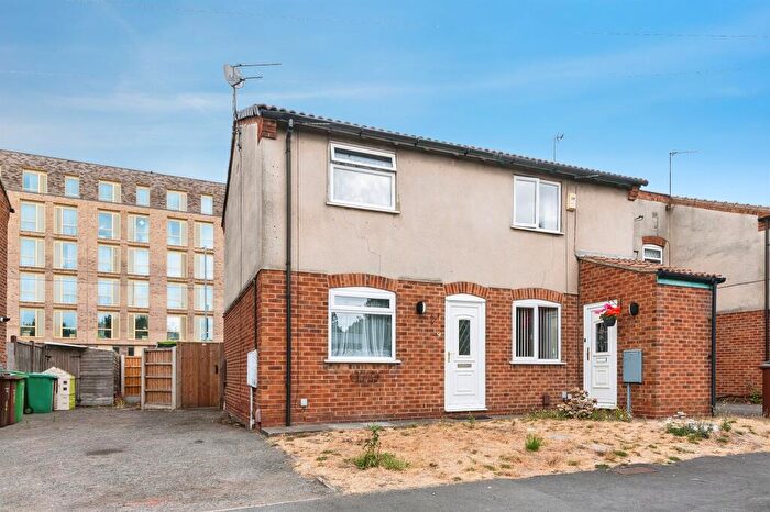 2 Bedroom End Of Terrace House For Sale In Kinglake Place, Nottingham, NG2