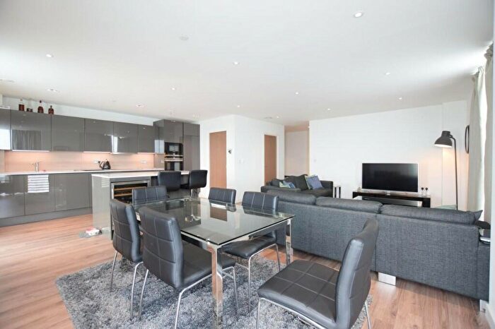 3 Bedroom Apartment To Rent In Devan Grove, London, N4