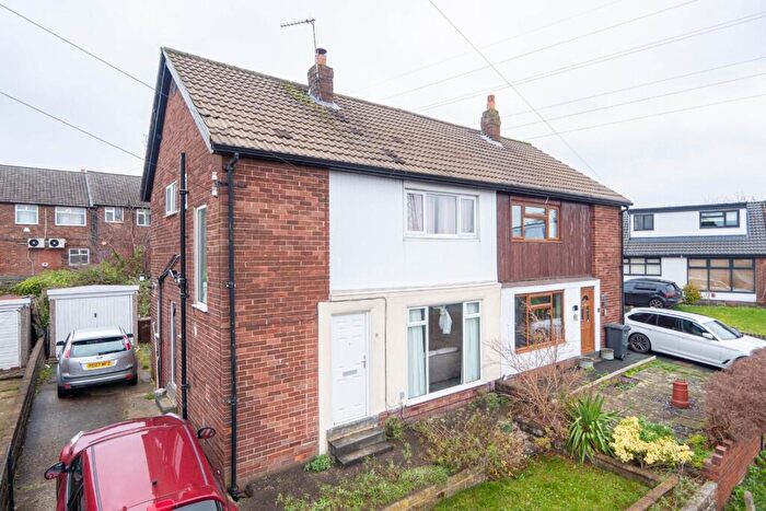 3 Bedroom Semi Detached House For Sale In Chatsworth Crescent, Pudsey, Leeds, LS28