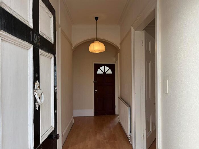 2 Bedroom Flat To Rent In Emscote Road, Warwick, CV34