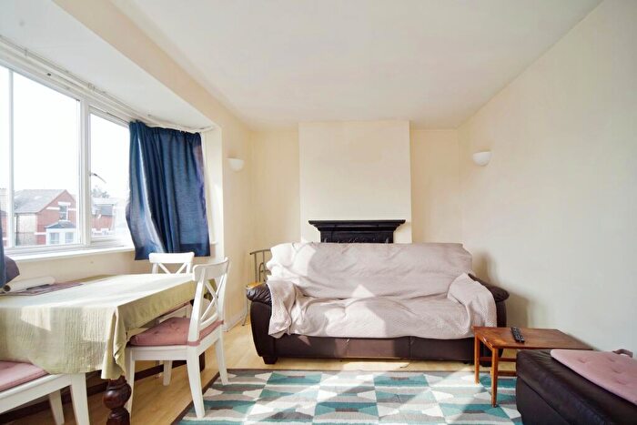 2 Bedroom Flat For Sale In Clarence Road, Wood Green, London, N22
