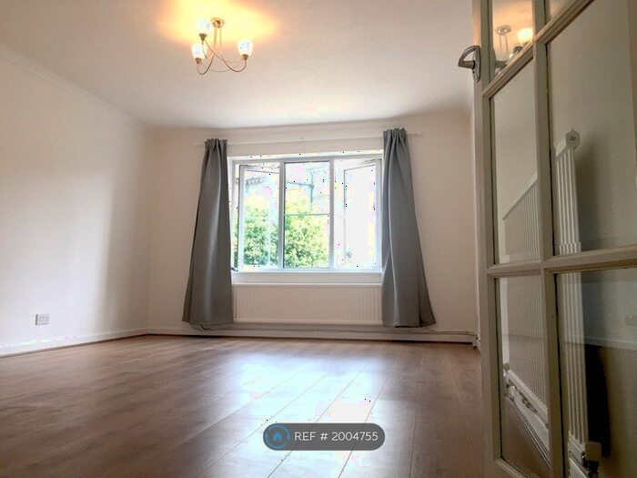 2 Bedroom Flat To Rent In Warwick Road, Redland, Bristol, BS6