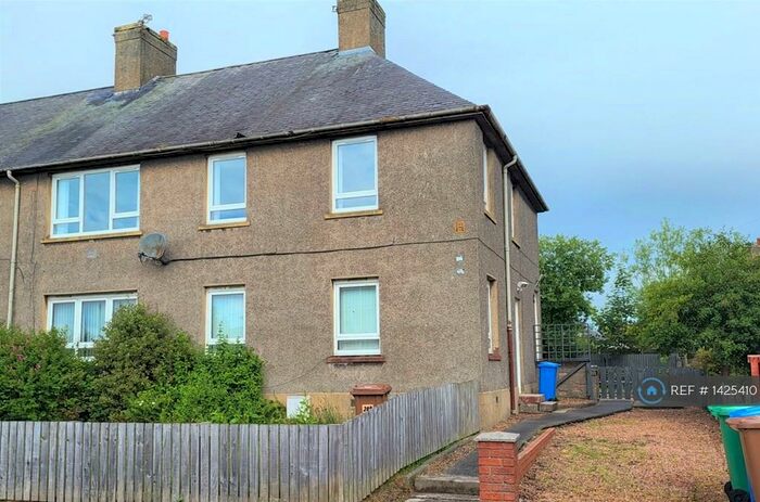 3 Bedroom Flat To Rent In Den Walk, Methil, Leven, KY8