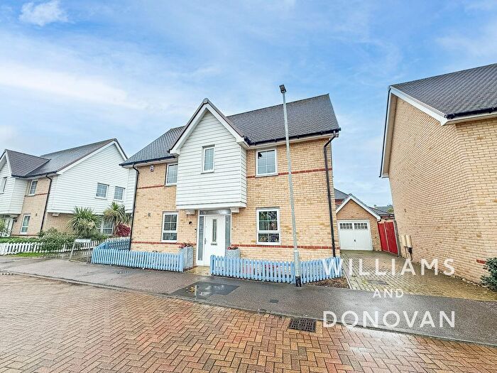 3 Bedroom Detached House For Sale In Nursery Drive, Hawkwell, SS5