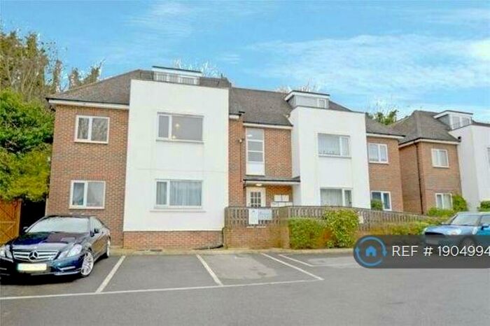 2 Bedroom Flat To Rent In Musgrove Close, Purley, CR8