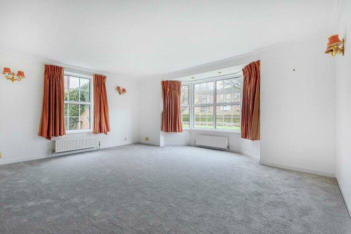 3 Bedroom Apartment To Rent In Phyllis Court Drive, Henley On Thames, RG9
