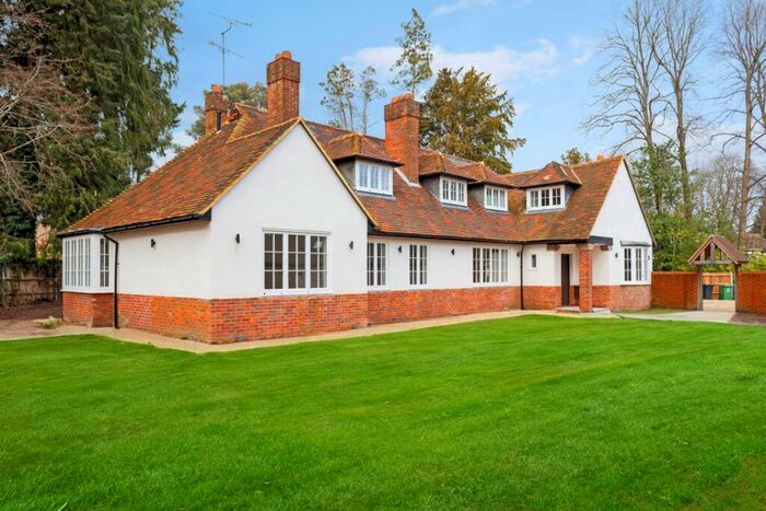 5 Bedroom Detached House To Rent In Birch Avenue Fleet, GU51