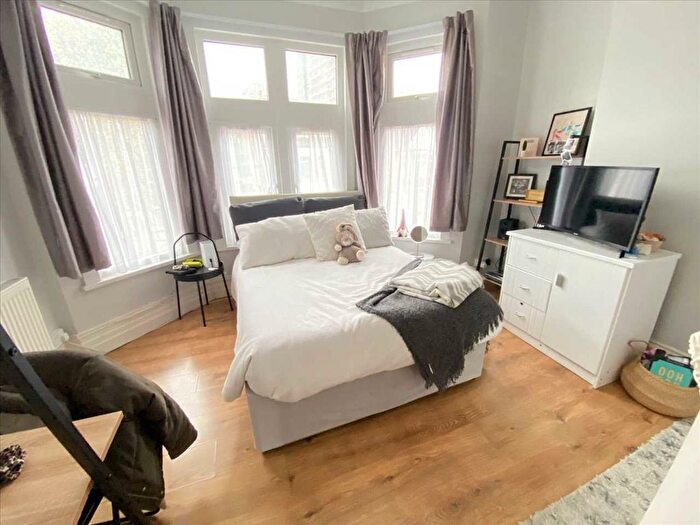 2 Bedroom Flat To Rent In Craven Avenue, London, W5