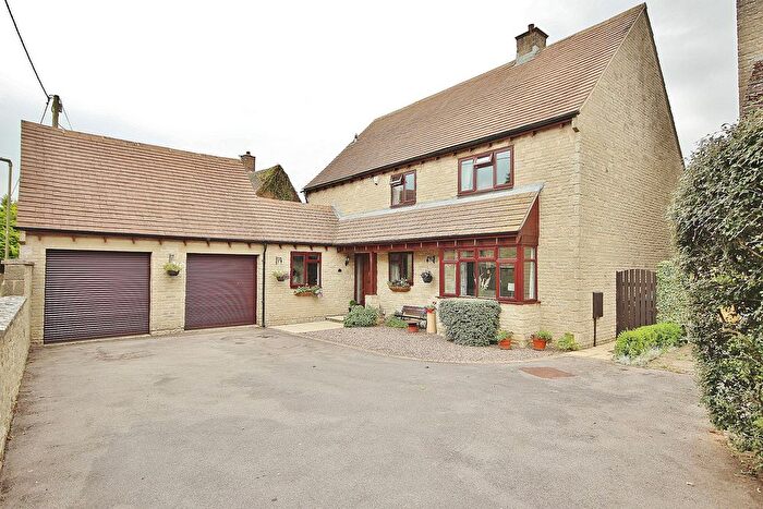 4 Bedroom Detached House For Sale In Harolds Close, Leafield, OX29