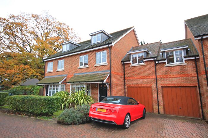 4 Bedroom Semi Detached House For Sale In Beacon Rise, East Grinstead, RH19
