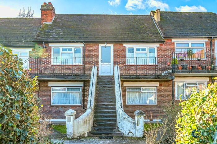 2 Bedroom Flat To Rent In Glebe Road, Stanmore, HA7