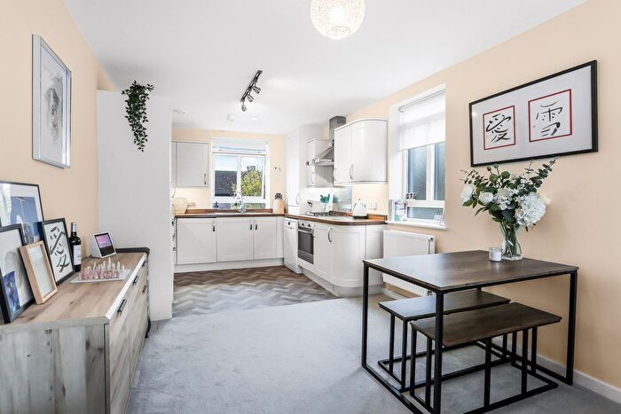 2 Bedroom Flat For Sale In Carlton Road, Redhill, RH1