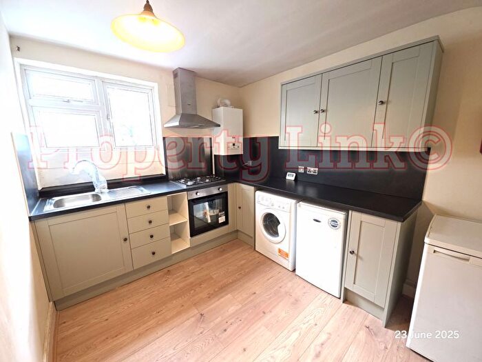 1 Bedroom Flat To Rent In Bethnal Green Road, London, E2