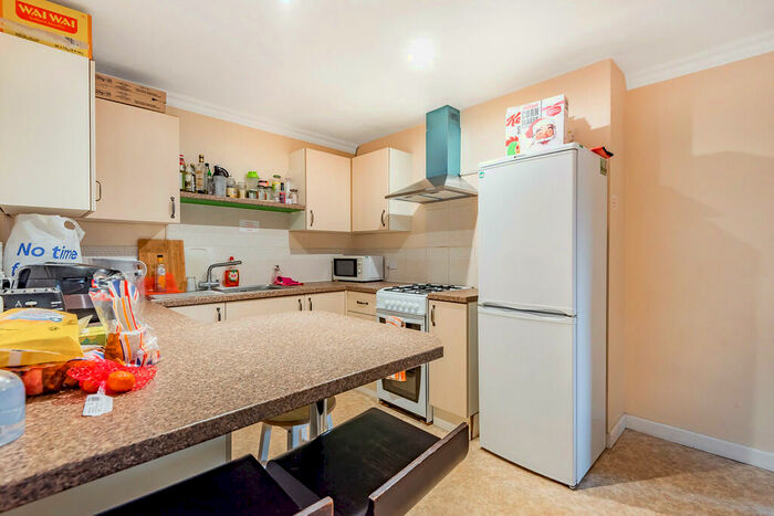 4 Bedroom Semi-Detached House To Rent In Cabell Road, Guildford, GU2