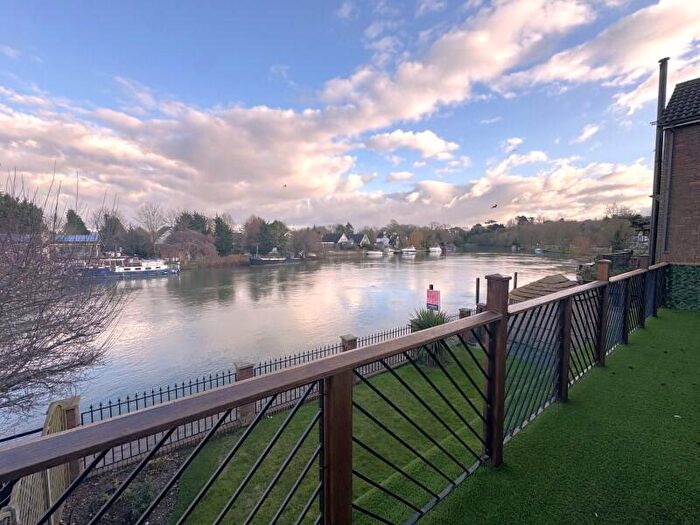 3 Bedroom Detached House To Rent In Old Windsor, SL4