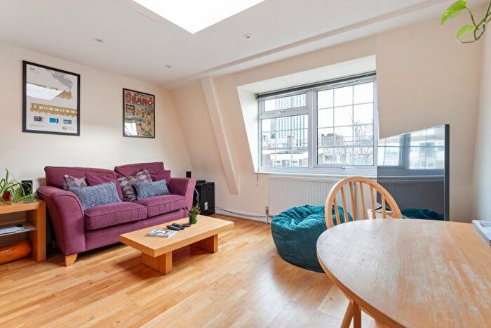 2 Bedroom Flat To Rent In Garden Row, London, SE1