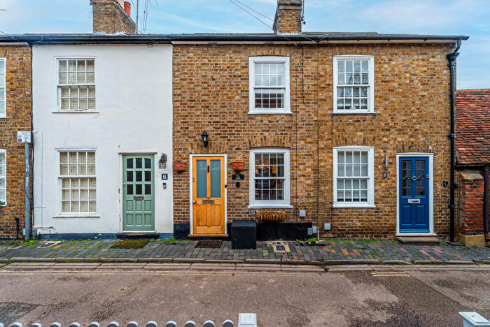 2 Bedroom Terraced House For Sale In Blacksmiths Lane, St. Albans, Hertfordshire, AL3