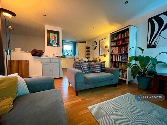 2 Bedroom Flat To Rent In Advent Way, Manchester, M4