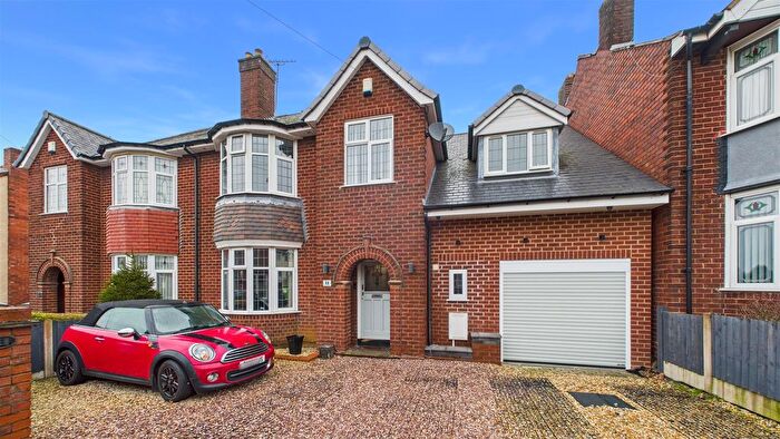 5 Bedroom Semi Detached House For Sale In Oak Barn Road, Halesowen, B62