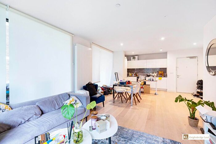 2 Bedroom Apartment To Rent In John Cabot House, Clipper Street, London, E16