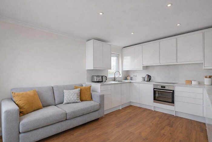 2 Bedroom Flat To Rent In Longridge Road, Earls Court, SW5