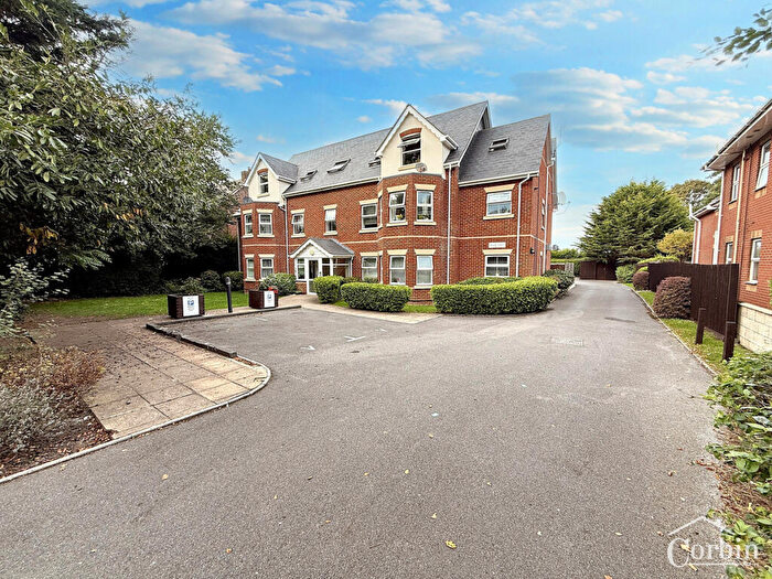 2 Bedroom Flat For Sale In Alton Road, Bournemouth, BH10