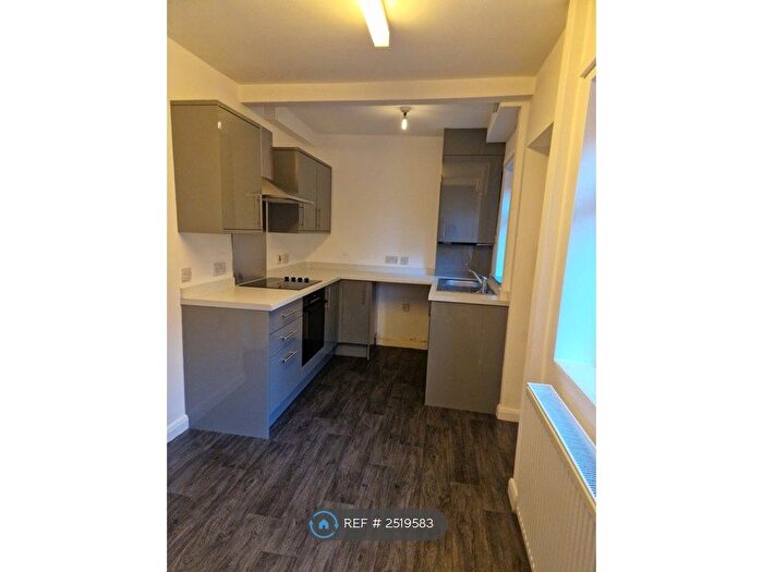 3 Bedroom Terraced House To Rent In Scott Hall Row, Leeds, LS7