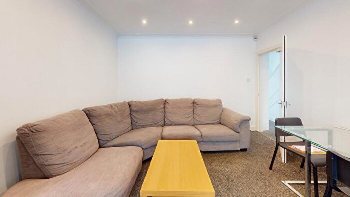 5 Bedroom Terraced House To Rent In Hessle Avenue, Hyde Park, Leeds, LS6